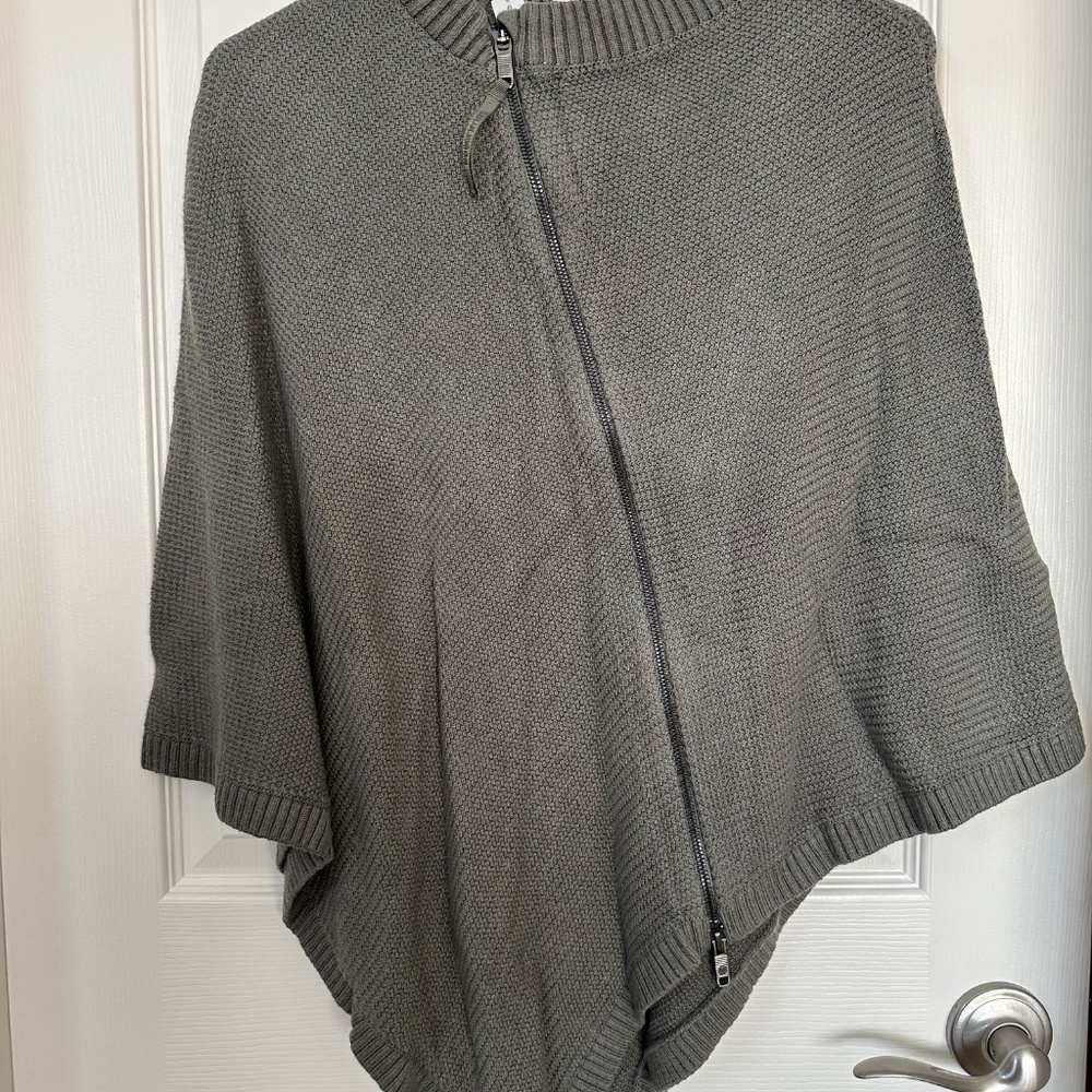 Lululemon On The Go Poncho One Size Grey Sage 2-Way Zip Sweater Asymmetrical O/S - Picture 3 of 7